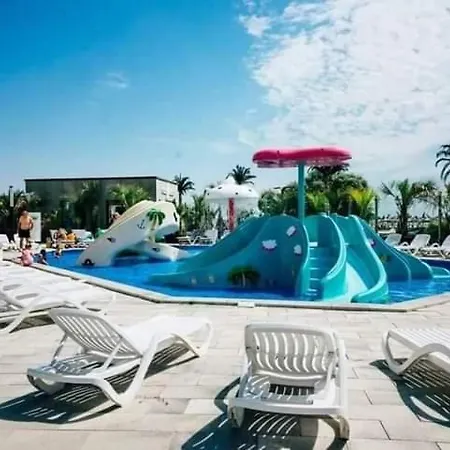 Deluxe Premium In Complex Si Piscina Interioara Navodari