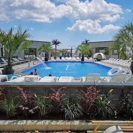Apartment Deluxe Premium In Complex Si Piscina Interioara *