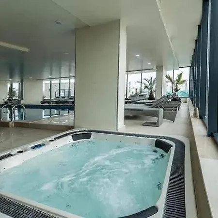 Apartment Deluxe Premium In Complex Si Piscina Interioara *